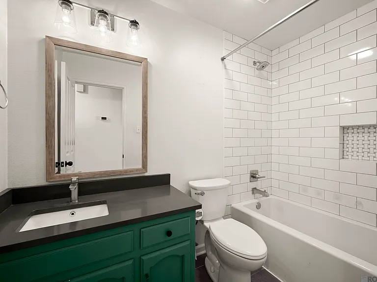 17190 N Lake Dr — Photo 18
