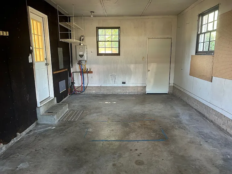 1015 Walters Ln — Photo 34