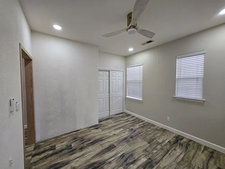 558 W Privado Way — Photo 20