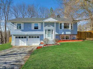 1 Mockingbird Ln, Poughkeepsie, NY 12601