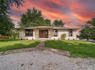 17720 Lakeview Dr, Boonville, MO 65233