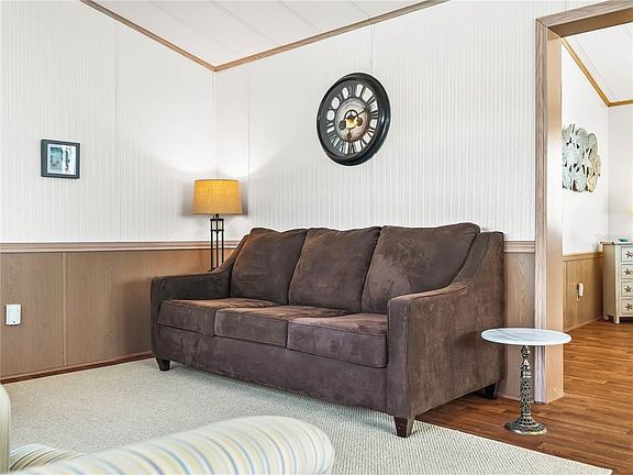 4th image of 108 Silversides St