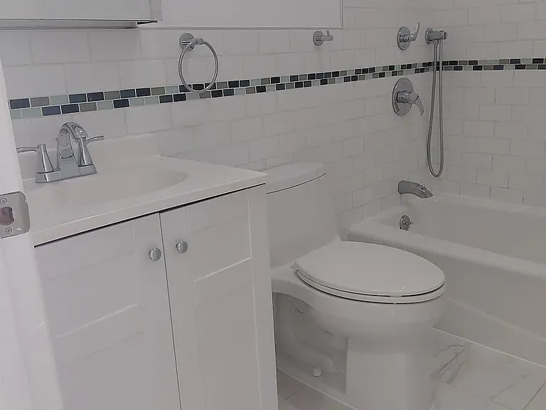131 Eldert St #3F — Photo 10