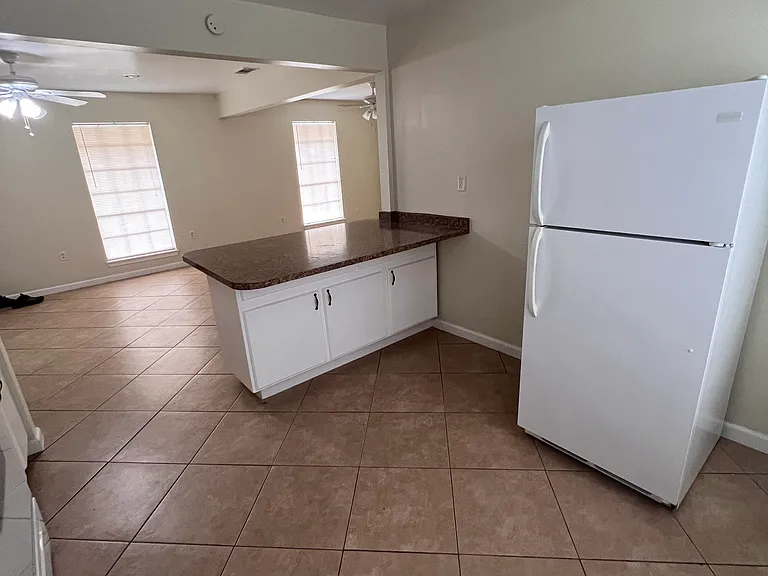 372 Azalea Dr — Photo 5