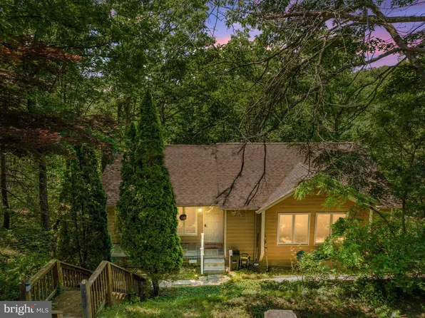 503 Lakeview Dr, Cross Junction, VA 22625