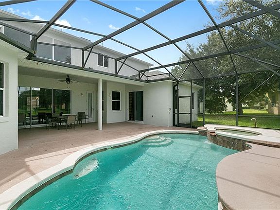 5th image of 2996 Majestic Isle Dr