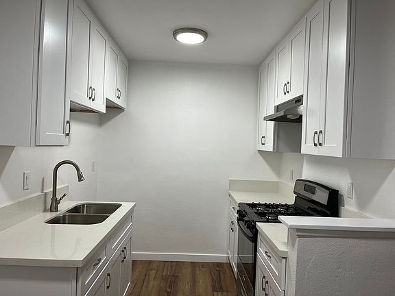 4th image of 1210 W Brook St #G