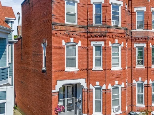 24 Alaska St, Roxbury, MA 02119