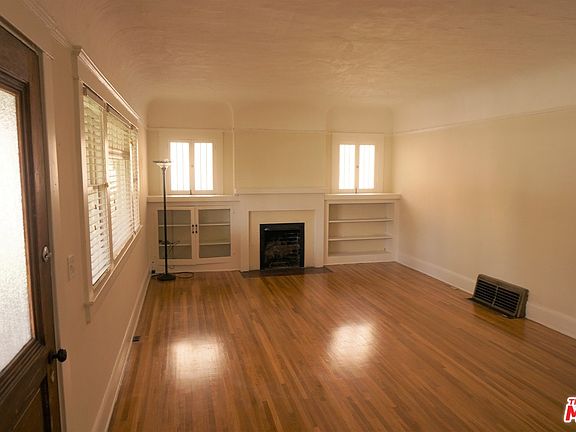 5th image of 376 E Pearl St