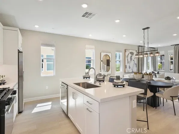 26852 Serif Pl, Valencia, CA 91381