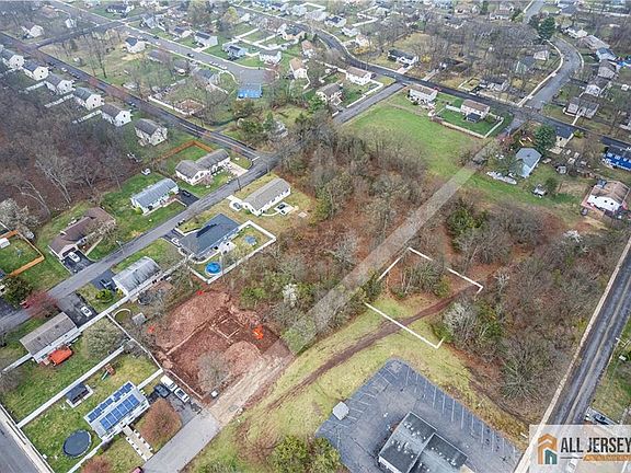 5th image of 192 Hillcrest Ave