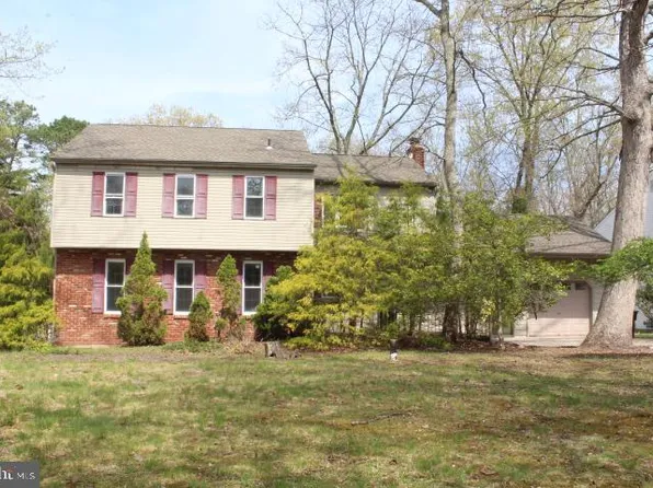 5 Stonehenge Dr, Medford, NJ 08055