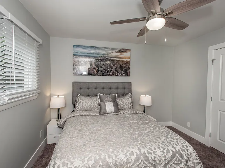 240 Irwin Pl — Photo 7