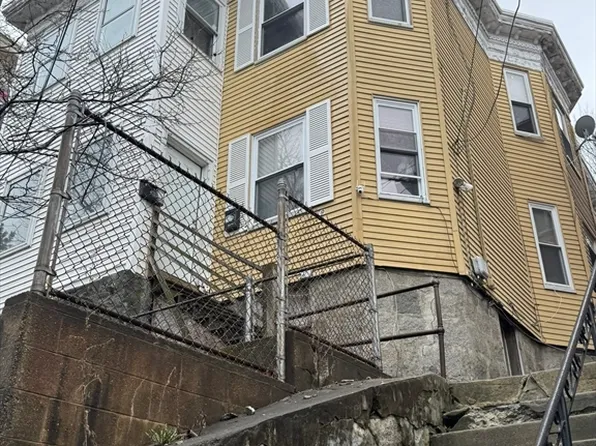 79 Grove St, Chelsea, MA 02150