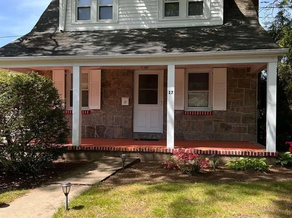 17 Hotchkiss Pl, Freeport, NY 11520