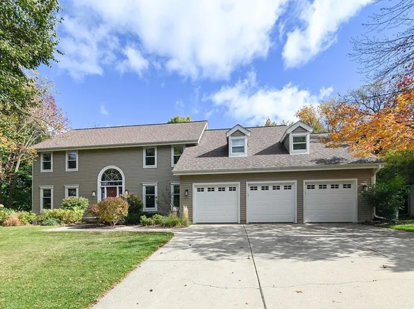 22 Pebble Beach Circle, Madison, WI 53717