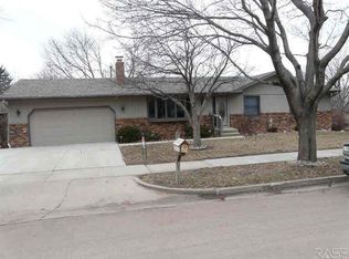 2301 S Mockingbird Cir, Sioux Falls, SD 57103