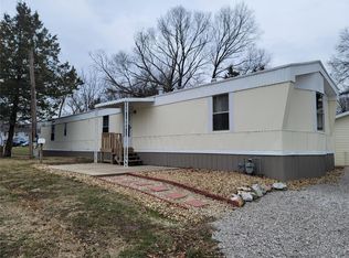 303 E Elm St, Carlinville, IL
