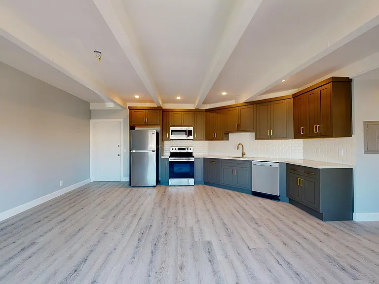 730 S Serrano Ave — Photo 17