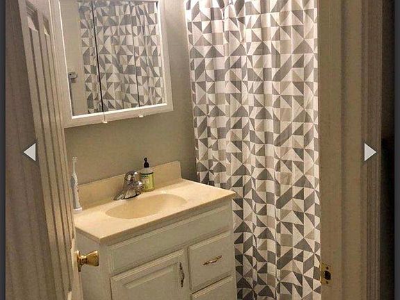 5th image of 2625 NE 9th Pl Unit 6