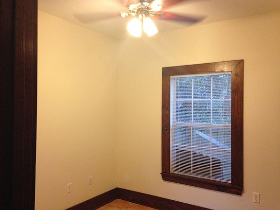 2nd image of 108 W Mallory St