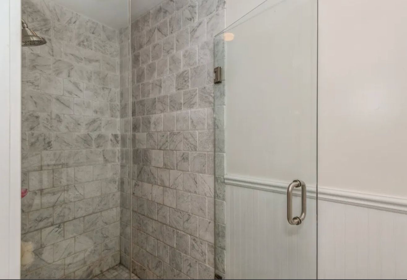  Shower stall