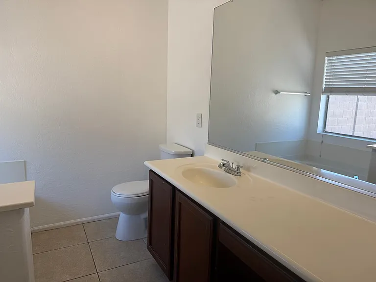 902 E Dee St — Photo 15