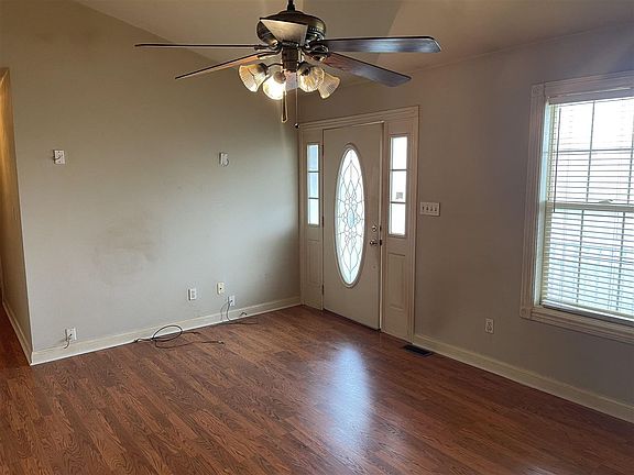 4th image of 318 Brookshore Ave