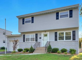 17 Cornell Dr, Hazlet, NJ 07730