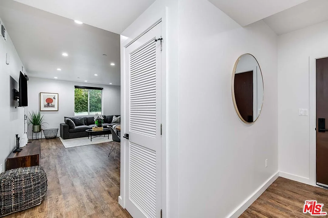 1 bed, 1.0 bath, 948 sqft, $5,000 — Photo 3