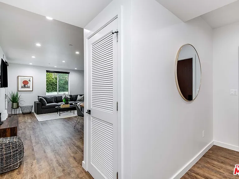 124 S Croft Ave #103 — Photo 3