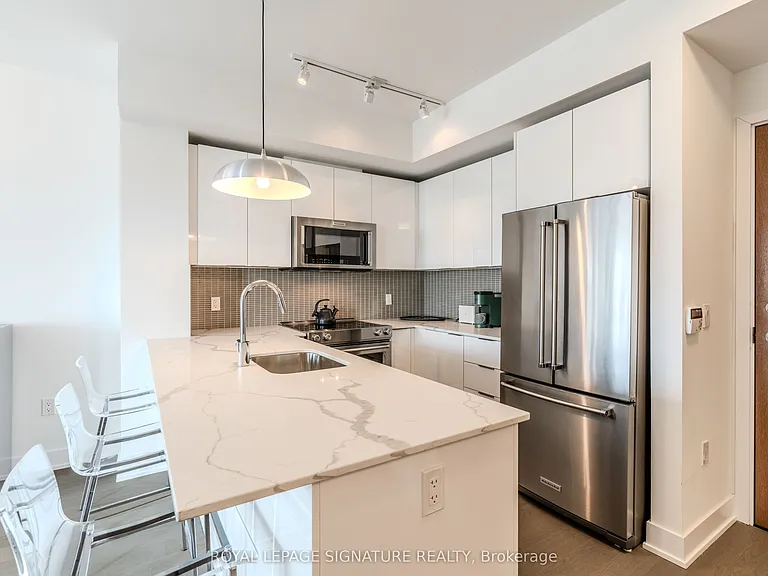 20 Shore Breeze Dr #515 — Photo 8