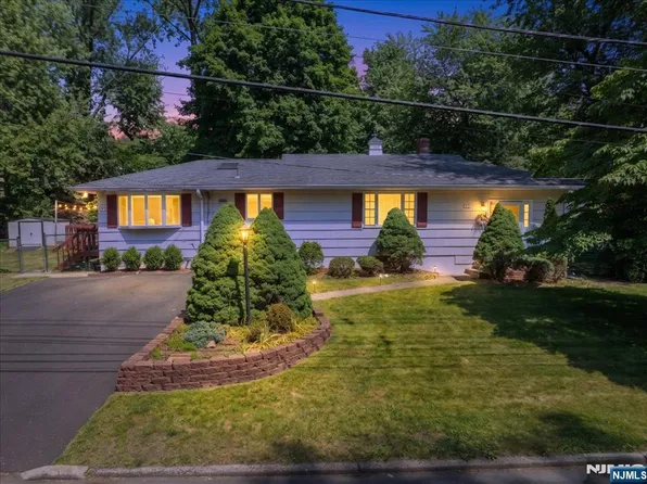 22 Lake St, Hillsdale, NJ 07642