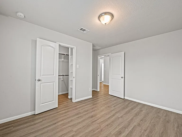 13826 Andover Park Dr — Photo 25