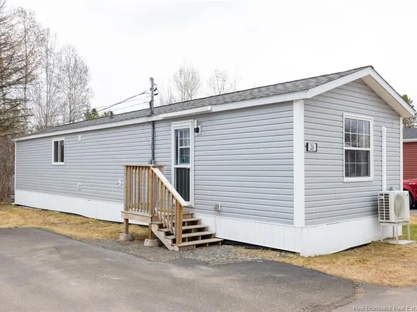 28 Douglas Cres, New Maryland, NB E3C 1Y8