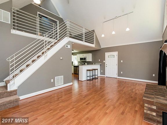 Stunning Vaulted Great Room with Master Suite Loft