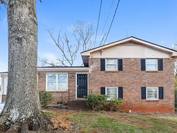 820 Oakdale Dr, Forest Park, GA 30297