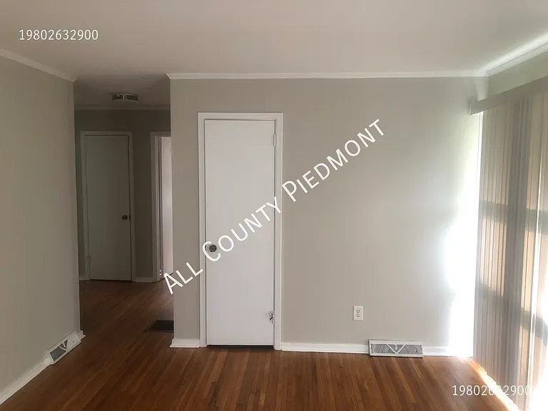1925 Kennesaw Dr — Photo 2