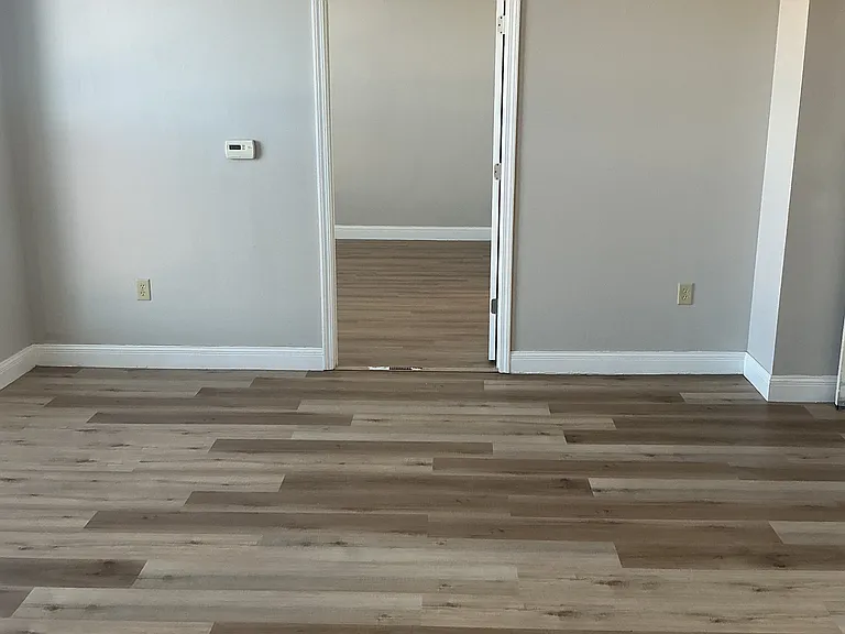 Drake Hotel Apartments — Photo 14