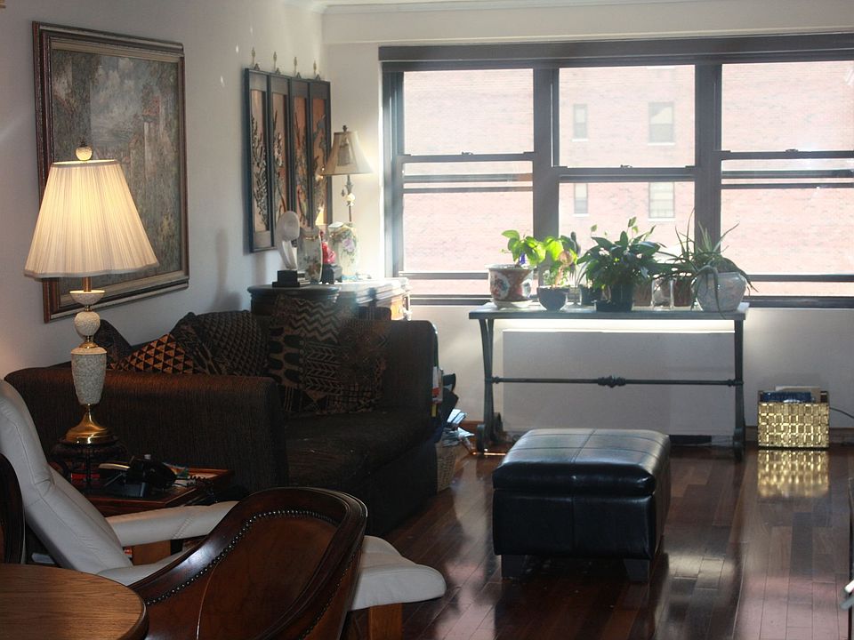 27X12 living rm,new wood floors