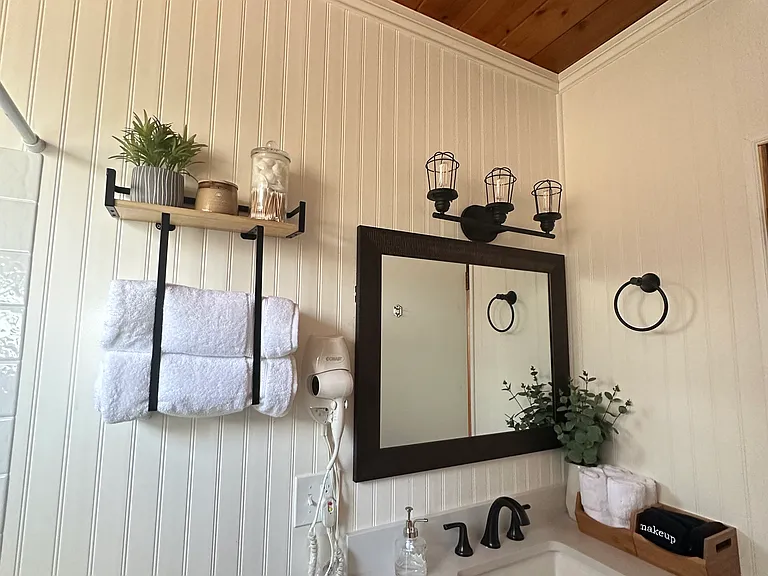 576 Holmes Ln — Photo 10