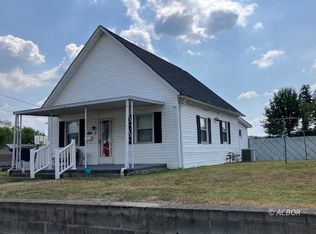 761 Ash St, Middleport, OH 45760