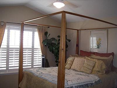 Master bedroom w view of mountains!