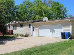 211 North St, Viborg, SD 57070