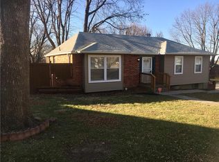 3112 NW Canterbury Rd, Blue Springs, MO 64015