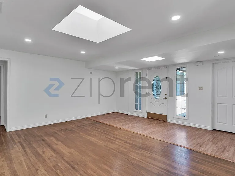 4562 Angeles Ave — Photo 4