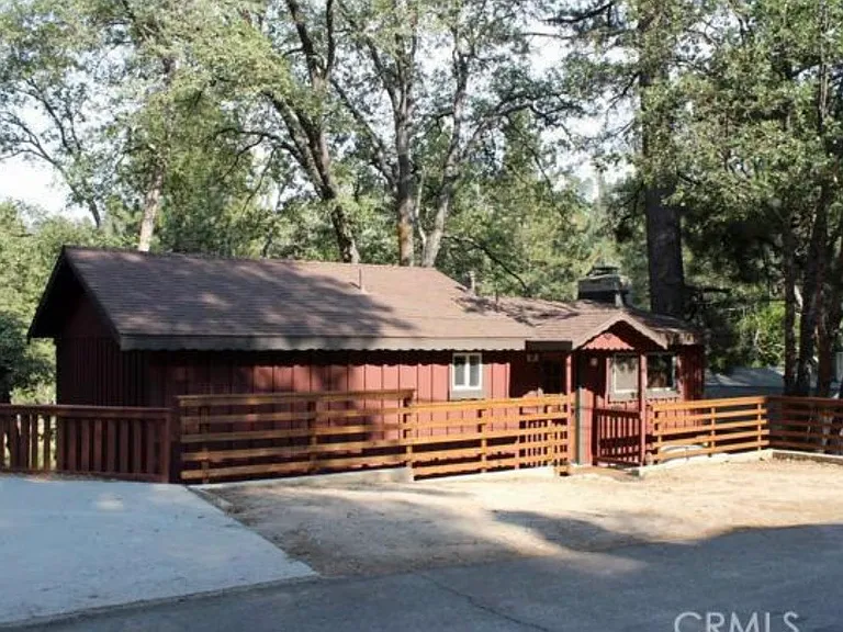 631 Oak Knoll Dr — Photo 1