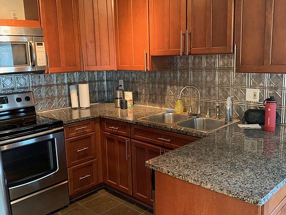 4th image of 2712 Glengyle Dr
