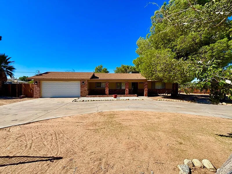 3 bed, 2.0 bath, 1363 sqft, $2,350 — Photo 3