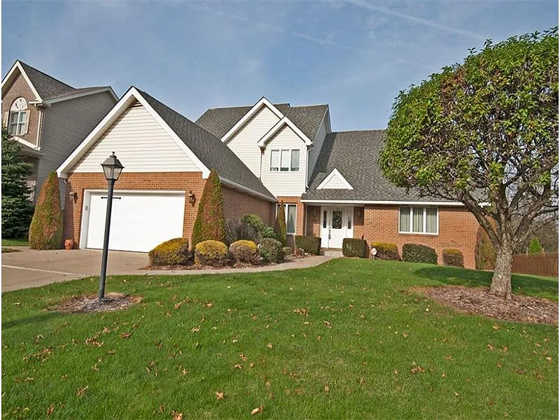 1049 Manor Vue Ct photo 1